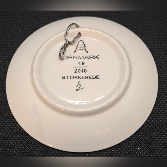 4 VINTAGE ROYAL COPENHAGEN  DENMARK BLUE AND WHITE MINI PLATES - Picture 3 of 10